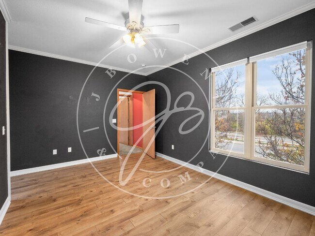 Building Photo - "Elegant and Spacious 3-Bedroom home on 4 levels in the heart of Downtown Toledo with amazing vie...