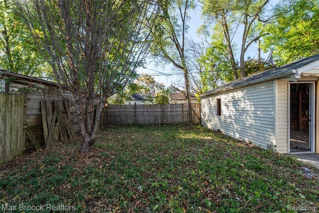 Building Photo - 9327 Schaefer Hwy