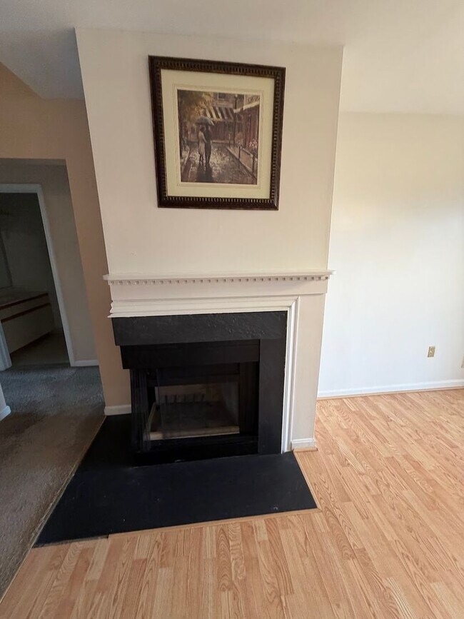 Building Photo - Great ‘Seven Oaks’ Condo