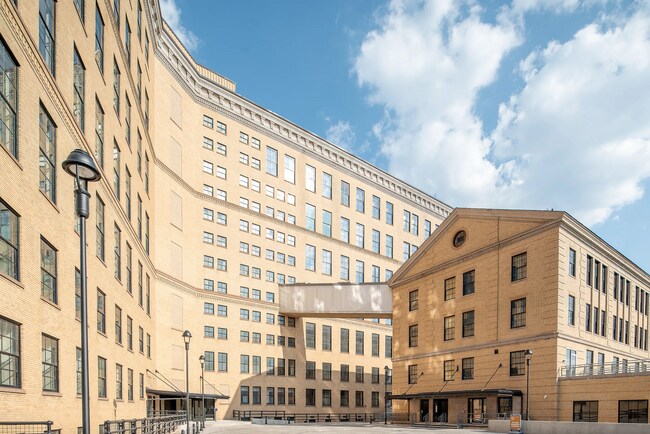 Building Photo - 55 Elm St