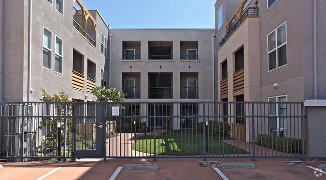 Building Photo - Laurel Theater Apartments