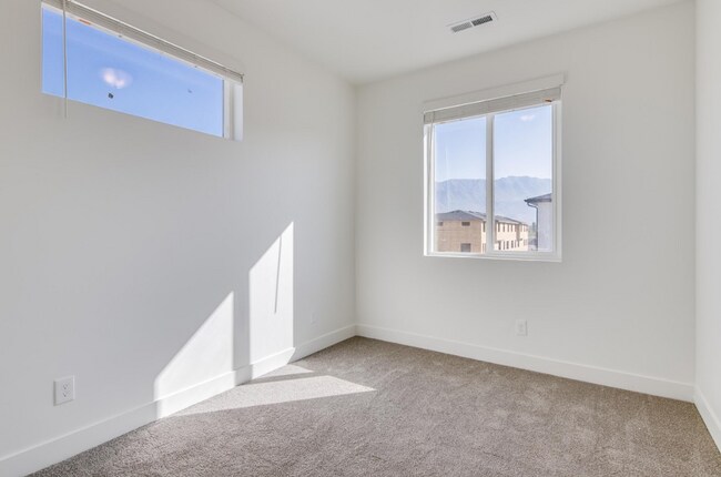 Building Photo - Views - Views - Views!! 4 Bedroom Modern Townhome