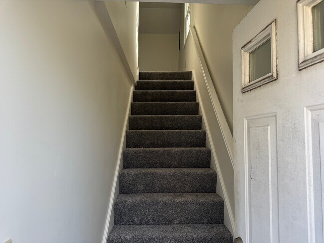 Building Photo - 85 Center St