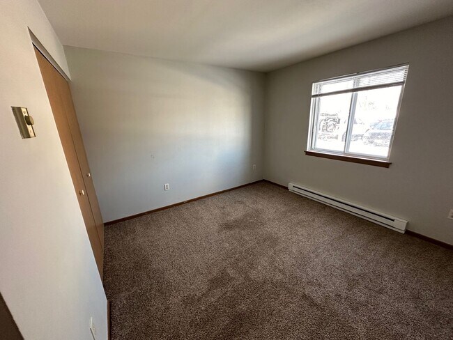 Building Photo - 1/2 OFF FIRST MONTHS RENT SPECIAL!