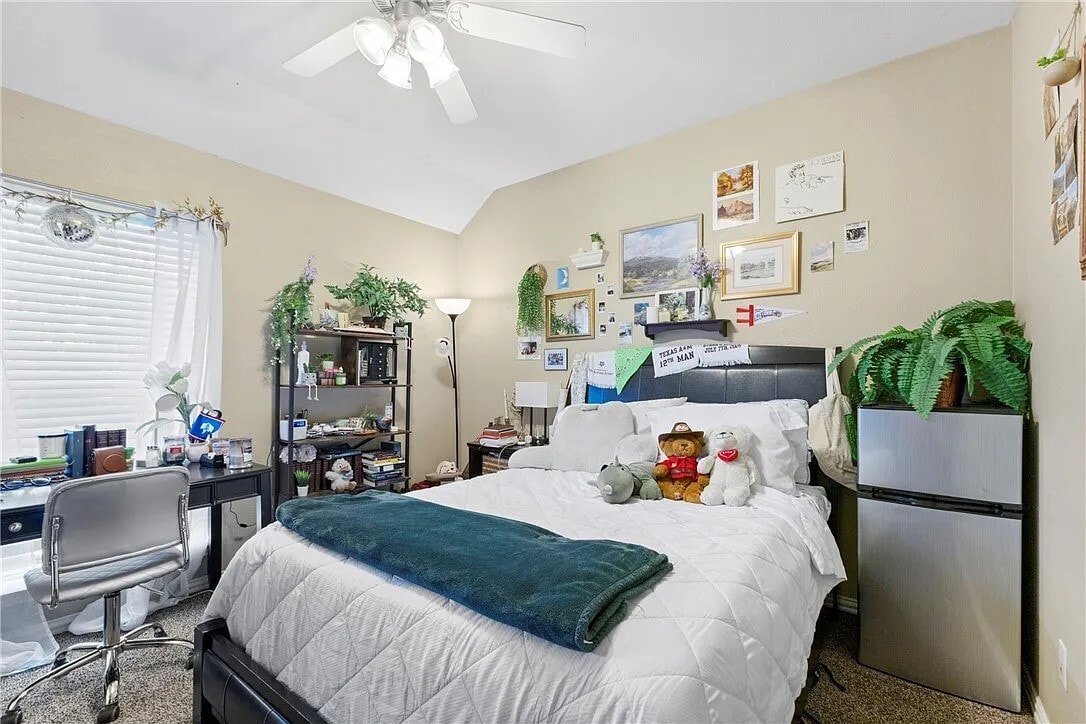 Building Photo - 1001 Krenek Tap Rd