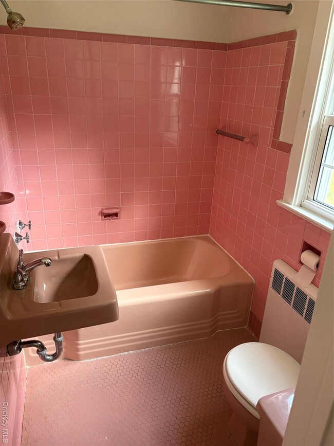 Building Photo - 660 Wheeler Hill Rd