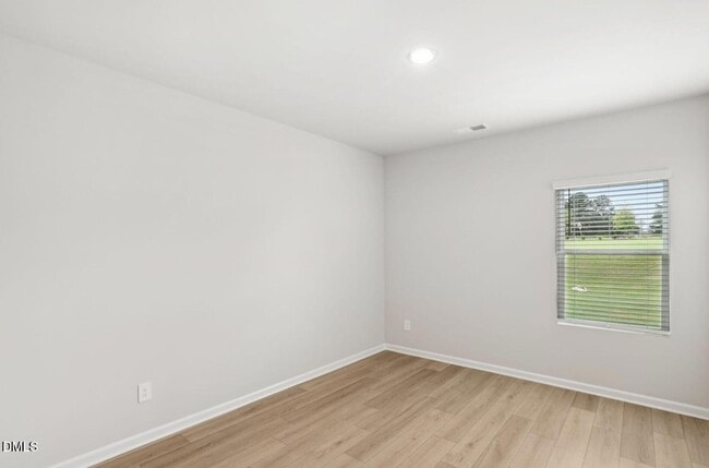 Building Photo - 693 White Birch Ln