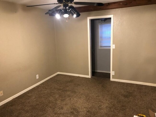 Building Photo - 1109 E Fredrickson Dr