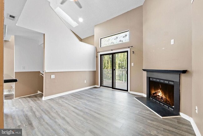 Building Photo - 1512 Roberts Way