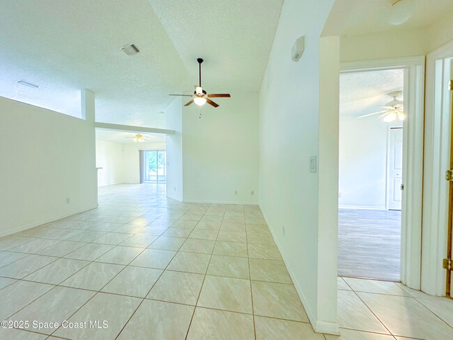 Building Photo - 2406 Deercroft Dr