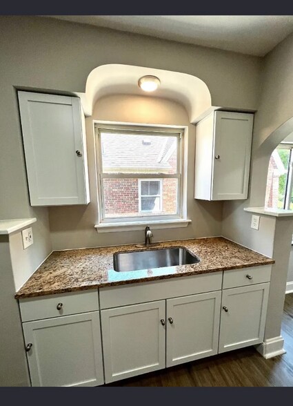 Building Photo - 5323 Laconia Ave