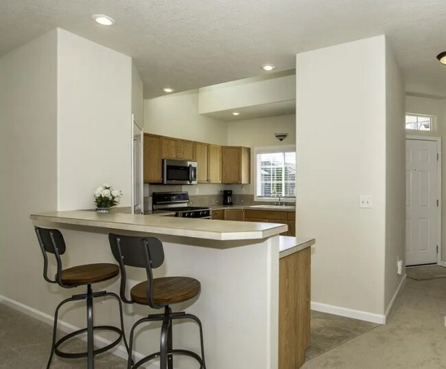 Building Photo - Exceptionally maintained Single level 3 bedroom home available soon!