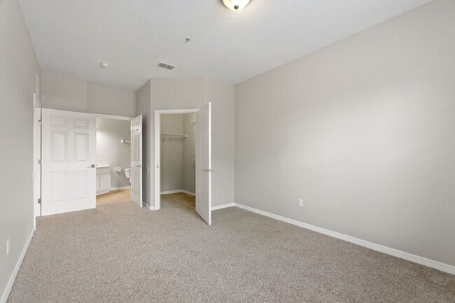 Building Photo - First floor condo in Champions Gate! Ready...