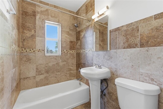 Building Photo - 1244 SW 13th Ave