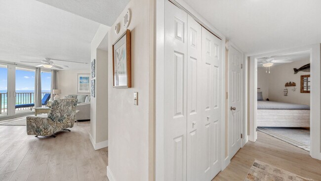 Building Photo - 7205 Thomas Dr