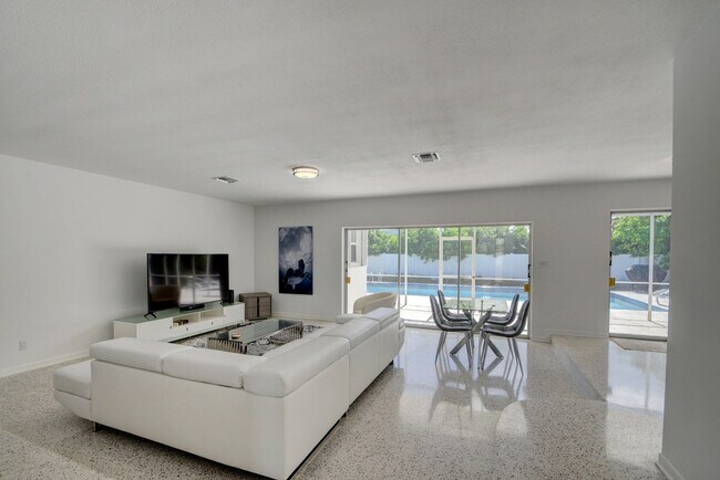 Building Photo - 1171 Bimini Ln