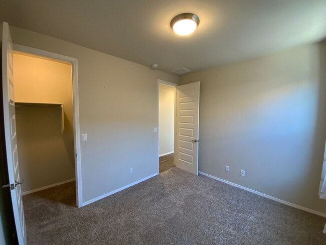 Building Photo - 4 Bedroom Single Story Home Available Near...