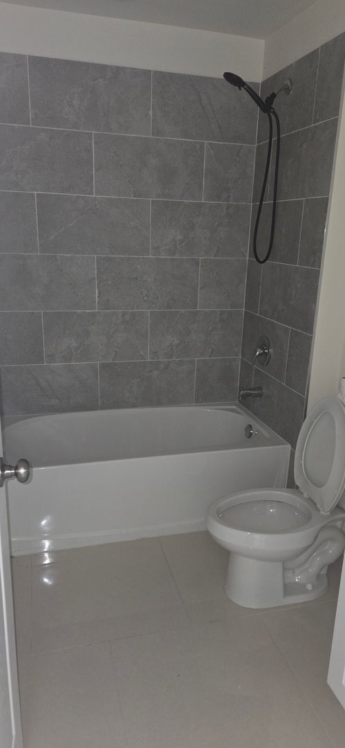 Building Photo - Great SW Location-Three Bedroom -two bath