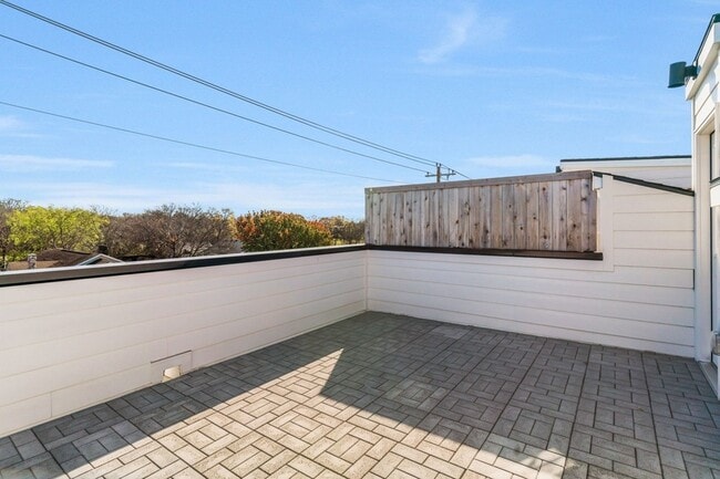 Building Photo - 310 Cedar St