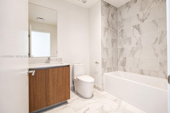 Building Photo - 1400 Biscayne Blvd