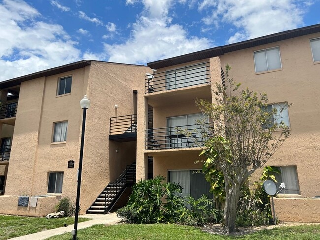 Building Photo - 5213-B306 Via Hacienda Circle