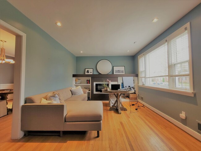 Building Photo - Remodeled 4 bedroom 2 full brick bath cape...
