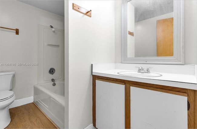 Building Photo - 14820 Naranja Lakes Blvd