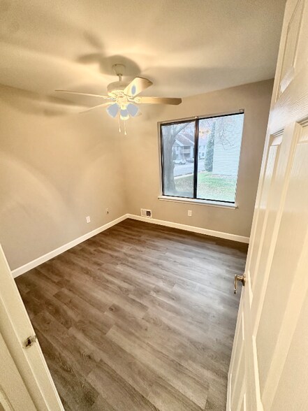 Building Photo - 807 Hickory Cir