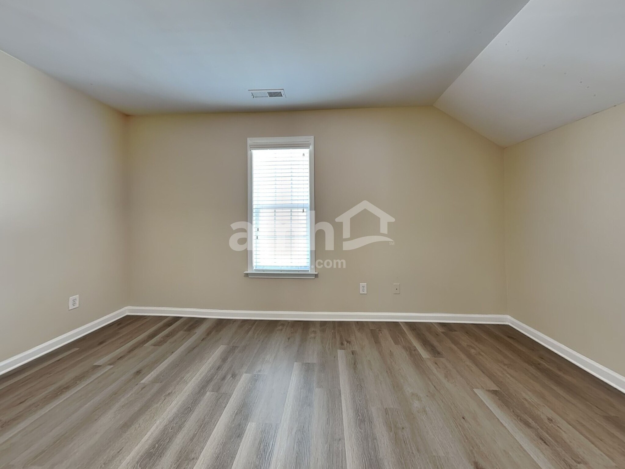 Building Photo - 216 Haywood Ln