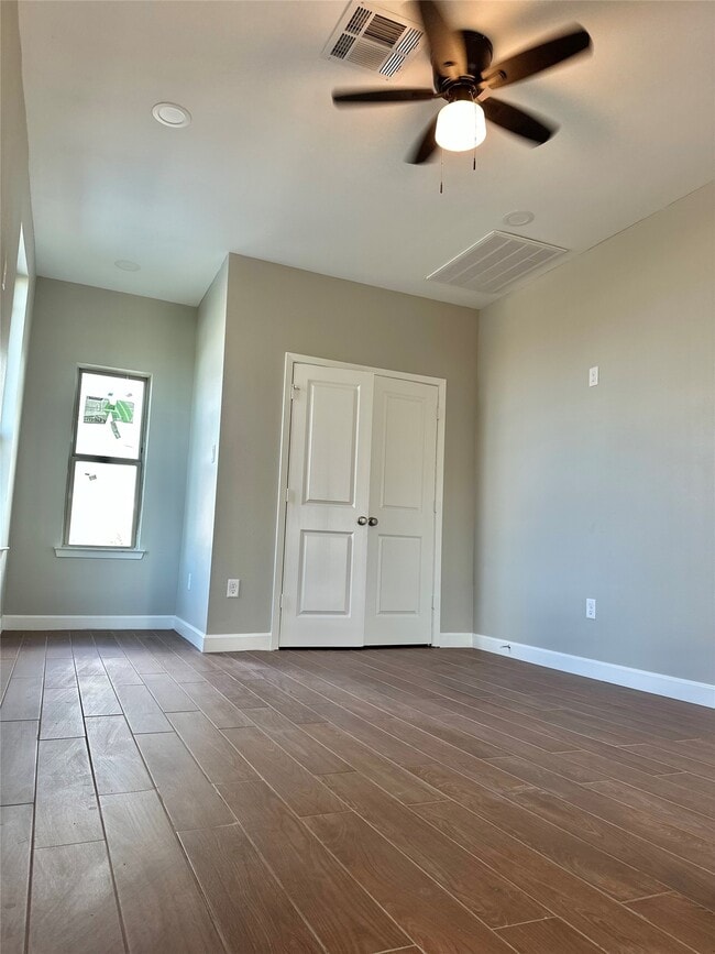 Building Photo - 8321 Coma St