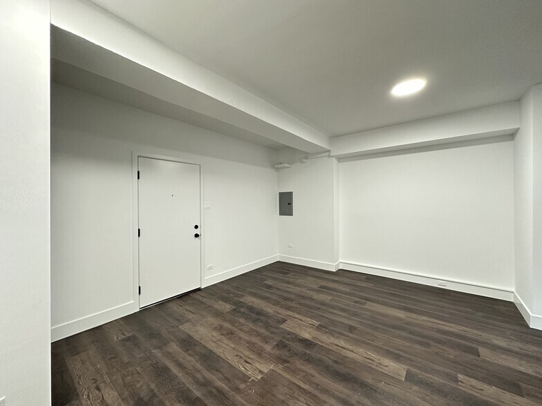 Building Photo - 1555 W Hollywood Ave