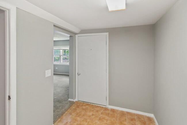 Building Photo - 621 Oneida St