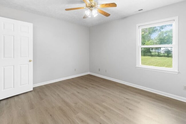 Building Photo - 3 Bedroom 1.5 Bath Ranch in Hope Mills