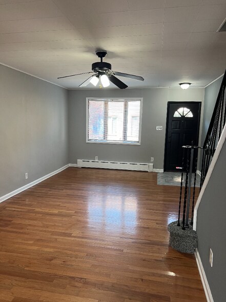 Building Photo - 2500 S Alder St