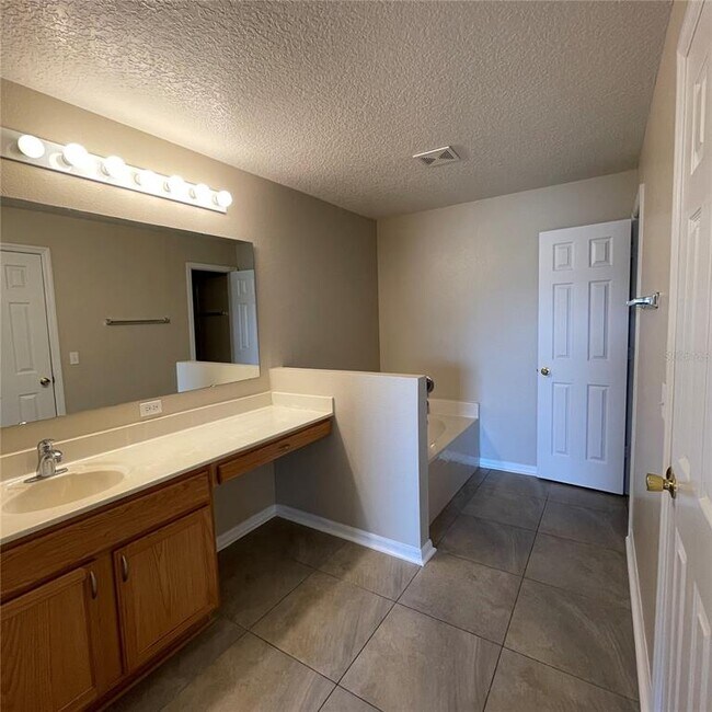 Building Photo - 2317 Walnut Canyon Dr