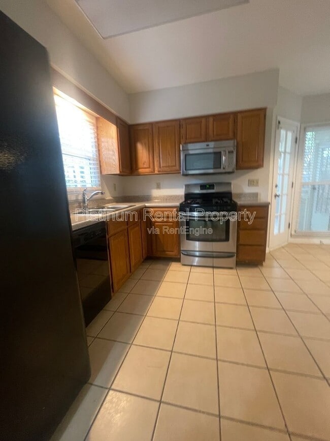 Building Photo - 940 Club Chase Ct