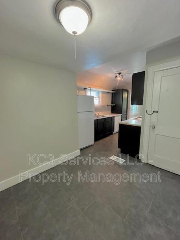 Building Photo - 5842 Euclid Ave E