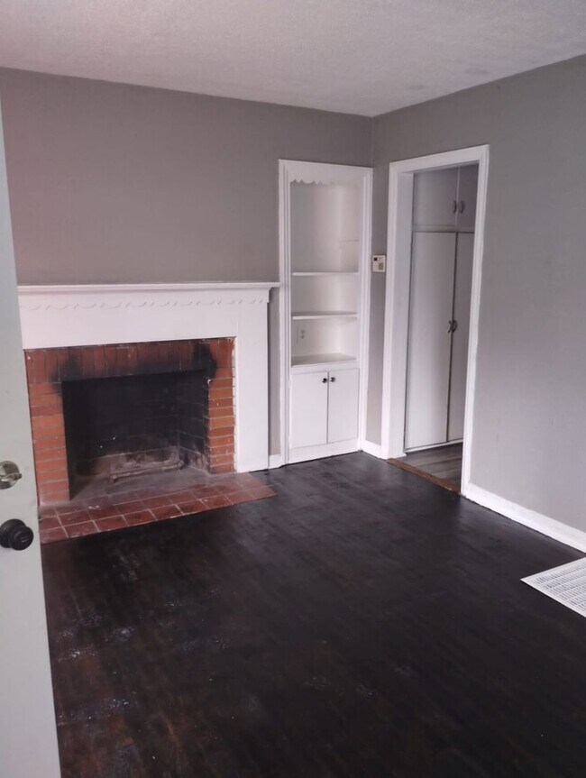 Building Photo - 51-53 Waverly - D&amp;S