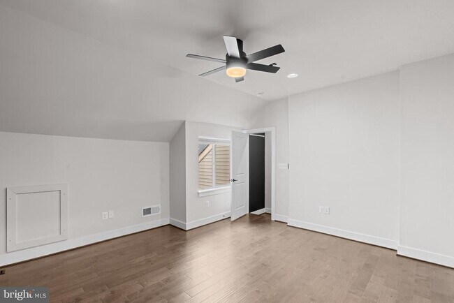Building Photo - 5284 Ridgeview Retreat Dr