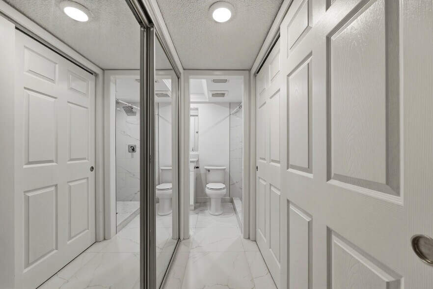 Master closets - 2650 Pearce Dr