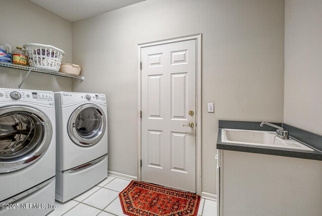 Building Photo - 8205 Bay Tree Ln