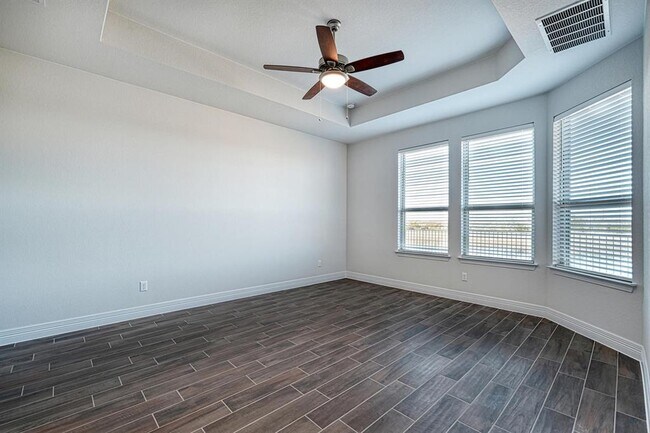 Building Photo - 126 Russet Trl