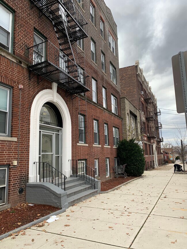 169 Manhattan Ave 169 Manhattan Ave Jersey City NJ 07307 Apartment