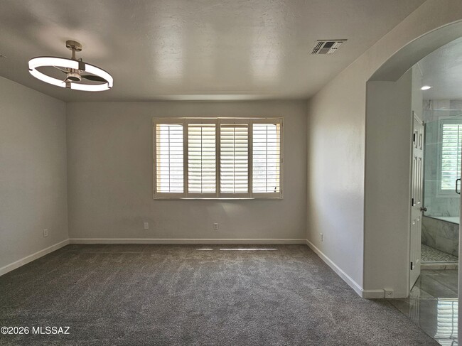 Building Photo - 4389 N Sunset Cliff Dr