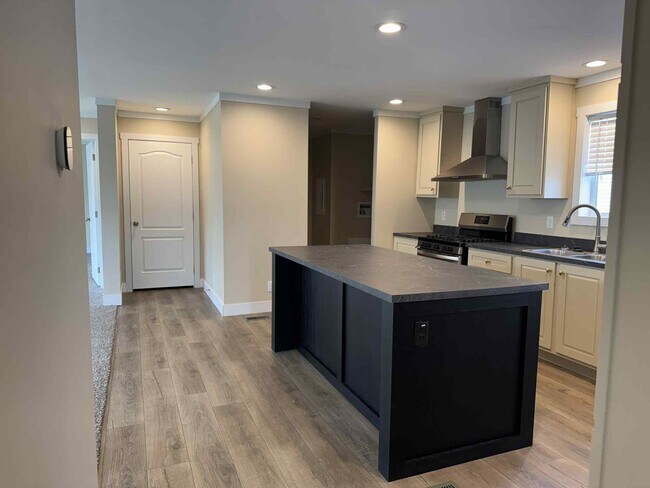 Building Photo - 48571 Lakeview Cir