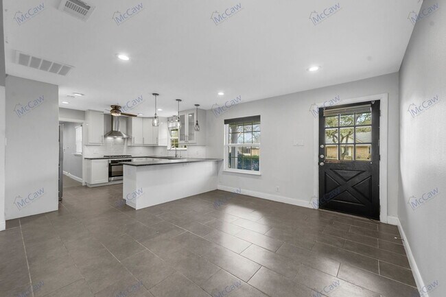 Building Photo - 709 Cimarron Trail