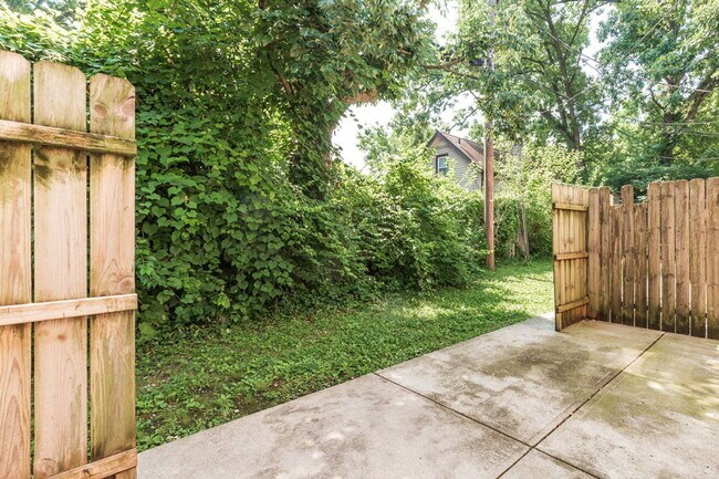 Building Photo - 1389 W Galbraith Rd