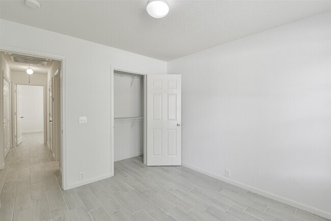 Building Photo - 2825 Woodspring Forest Dr