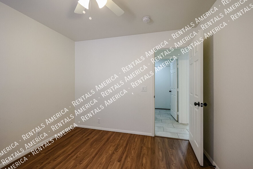 Building Photo - 4138 W Charter Oak Rd