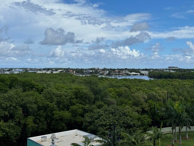 Building Photo - 700 E Boynton Beach Blvd